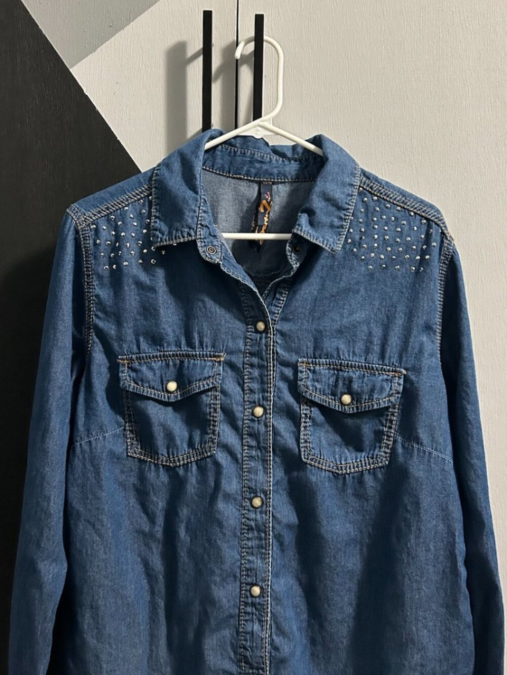 Seven7 Chambray Denim Pearl Snap Down Studded Shoulder Western Shirt Wmn's 14/16